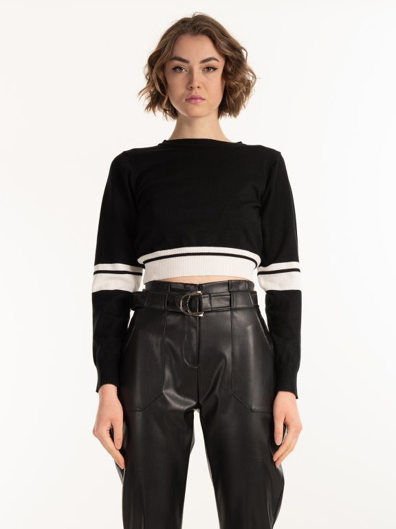 Cropped jumper with white stripes
