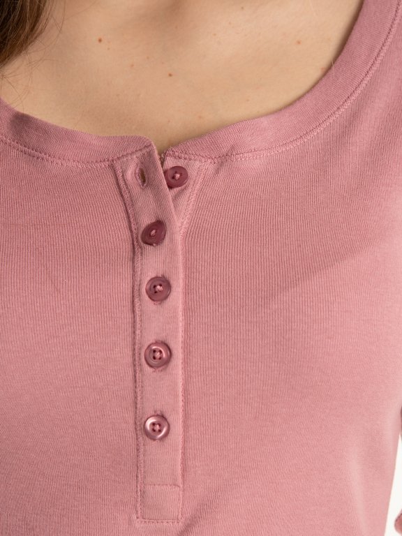 Basic t-shirt with front buttons