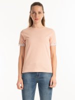 Basic cotton top with sleeve lace