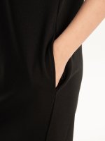 Plain dress with side pockets