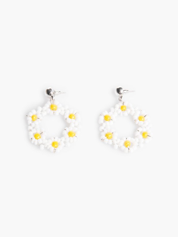 Beaded daisy earrings