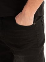 Podstawowe dżinsy o prostym kroju