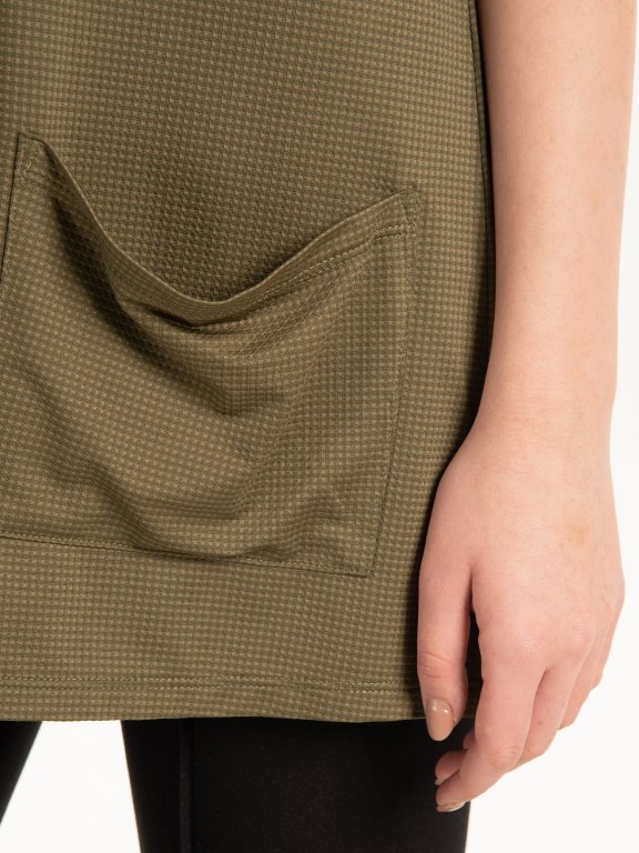 Structured top with pockets