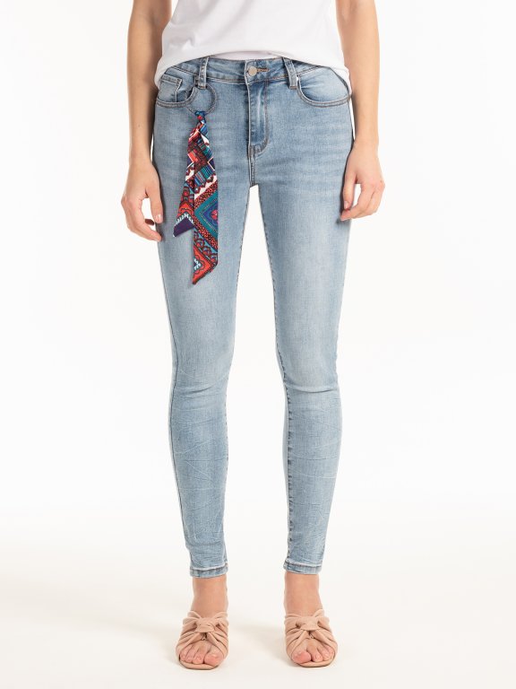 Skinny jeans with a decoration