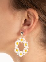 Beaded daisy earrings
