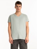 Basic slim fit v-neck t-shirt