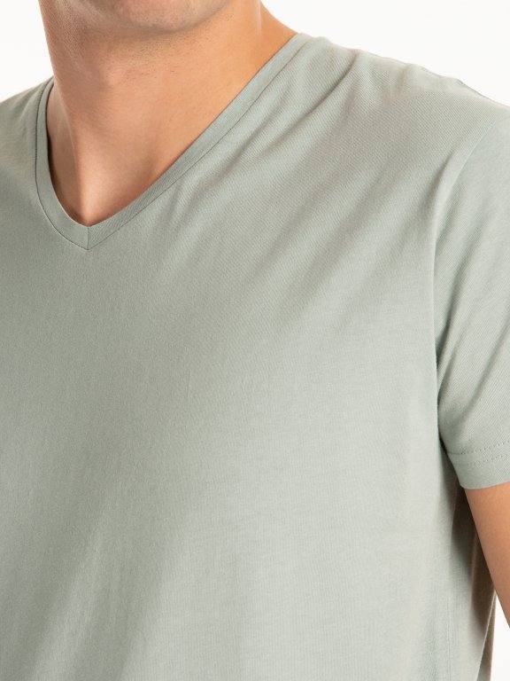 Základné slim fit tričko s véčkovým golierom