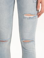 Skinny Jeans mit Löchern