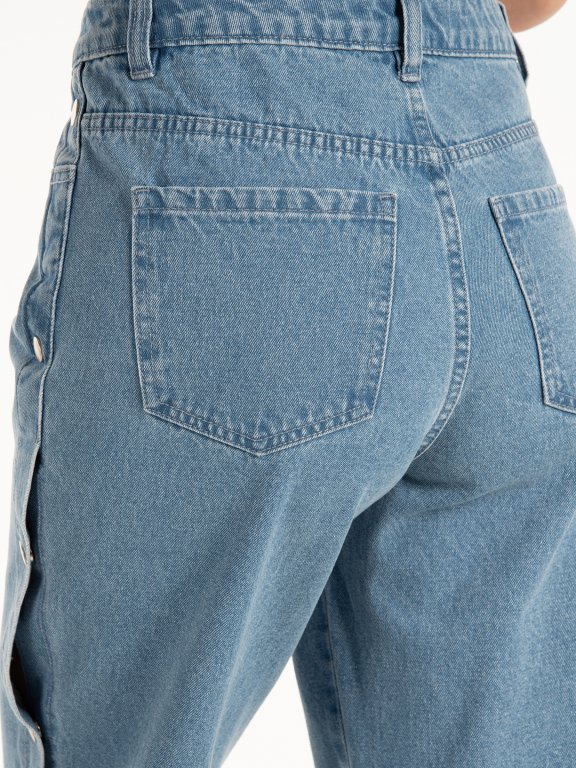 Szerokie dżinsy z bocznymi guzikami