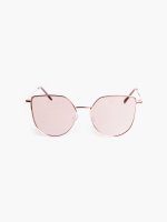 Cat eye sunglasses with mirror lenses