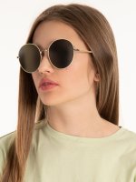Okrągłe okulary przeciwsłoneczne z lustrzanymi szkłami