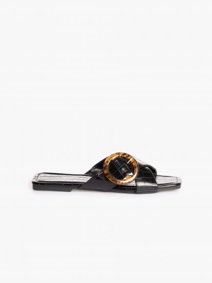 Croc-effect slides with buckle