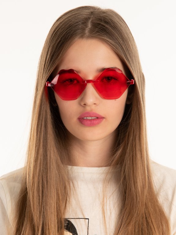 Kiss shaped sunglasses