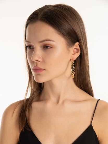 Hoop earrings with heart design