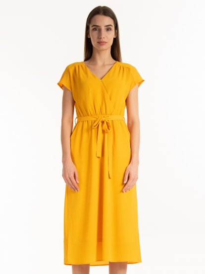 Sukienka midi w jednolitym kolorze