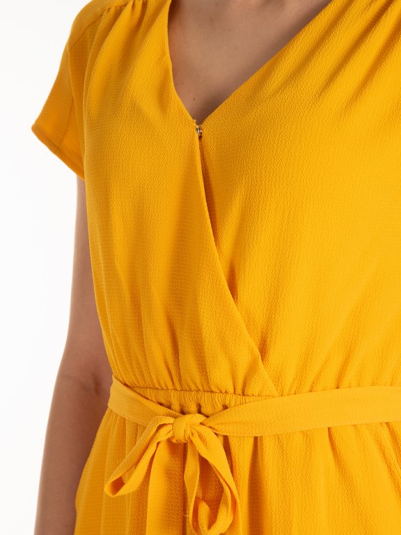 Jednobarevné šaty midi