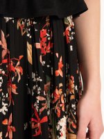 Plisovaná kvetovaná midi sukňa