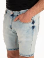 Szorty jeansowe z dziurami