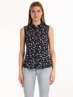 Floral print sleeveless blouse