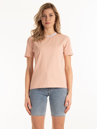 Basic t-shirt with lace