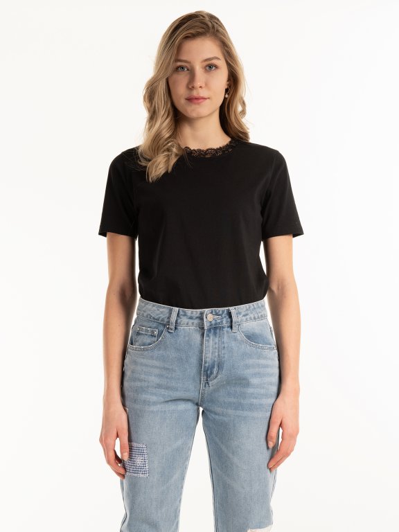 Basic t-shirt with lace