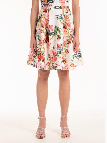 Áčková sukňa s kvetovanou potlačou