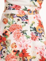Áčková sukňa s kvetovanou potlačou