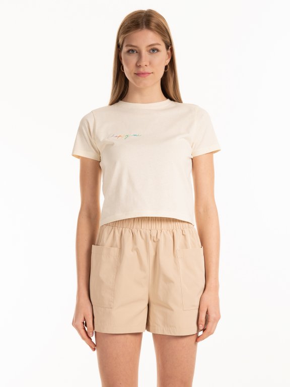 Krátke bavlnené tričko s výšivkou