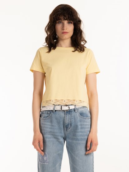 Krátke bavlnené tričko s čipkou