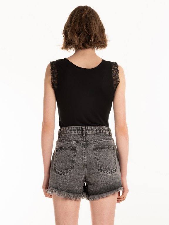 Viscose tank with lace
