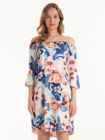 Kvetované šaty s odhalenými ramenami