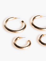 2 pairs hoop earrings