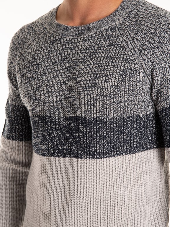 Pruhovaný pulovr