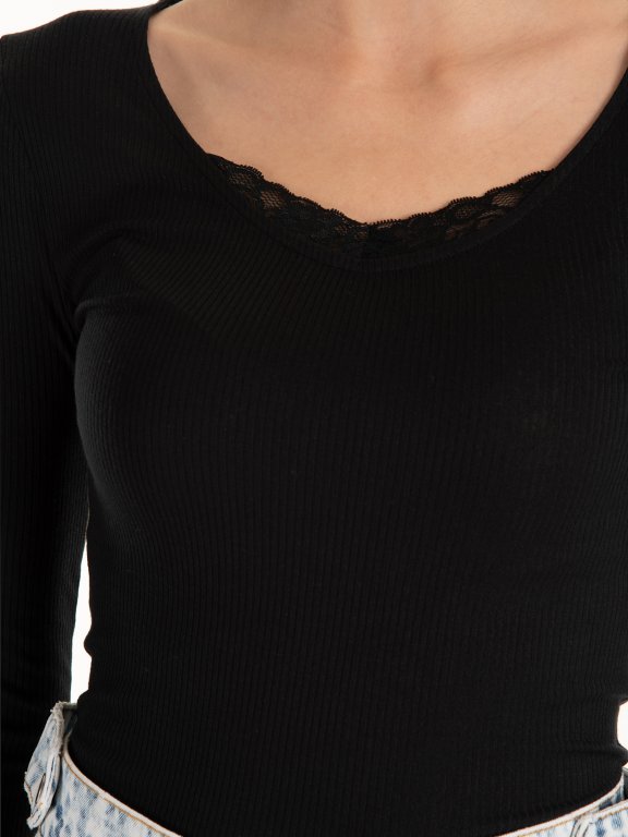 Ribed top with lace