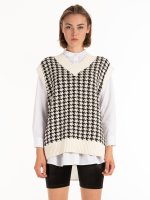 Houndstooth knitted vest