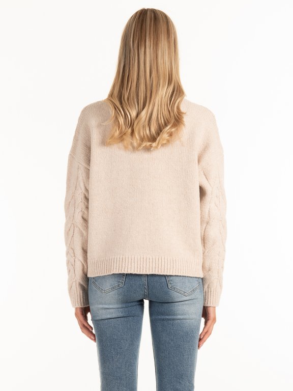 Sweter ze splątanym wzorem