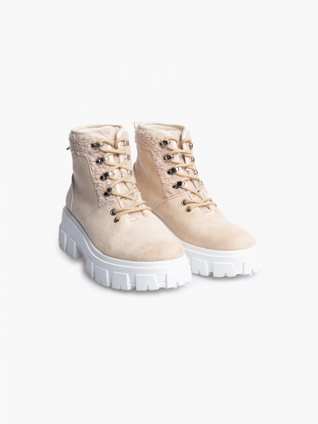 Lace-up anke boots