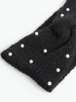 Knitted headband with pearls