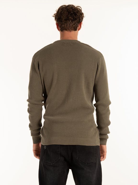 Pullover with chest pocket