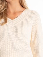 Rebrovaný sveter s véčkovým výstrihom