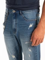Loose fit damaged jeans