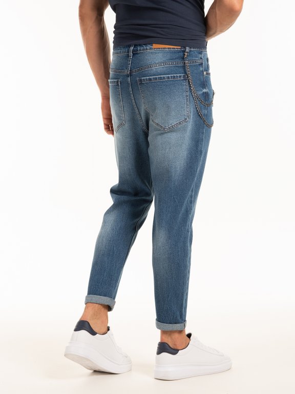 Široké džínsy s obnoseným vzhľadom