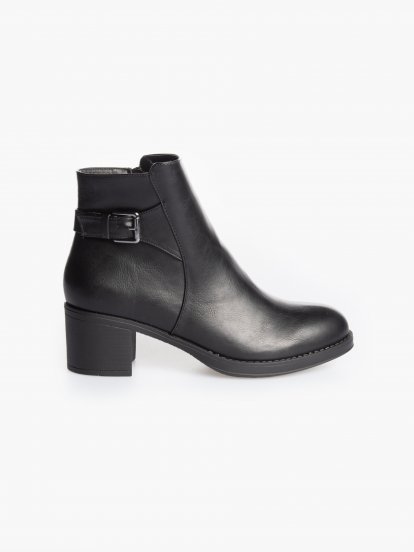 Block-heeled ankle boots with buckle