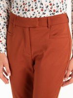 Spodnie marchewkowe damskie ze średnio wysokim stanem