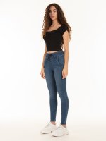 Skinny jeans with elastic waist