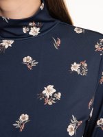 Glossy rollneck with floral print