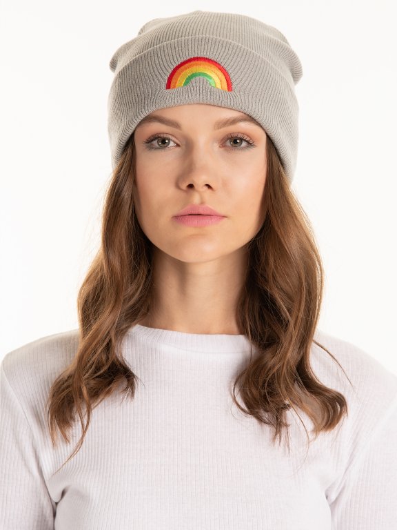 Knitted beanie with embro