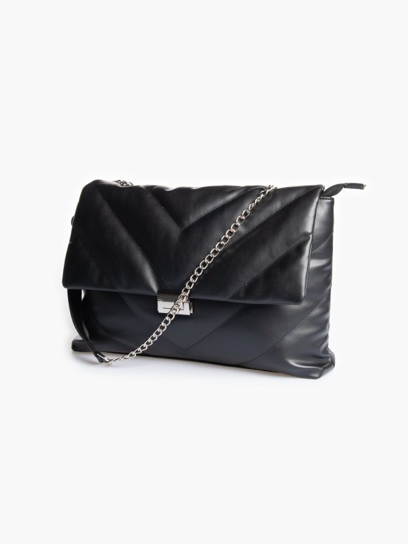 Quilted bag with chain