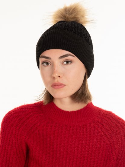 Combined beanie with faux fur pompom