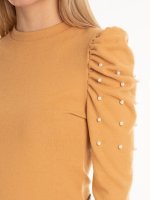 Soft top with puffed sleeves with pearls